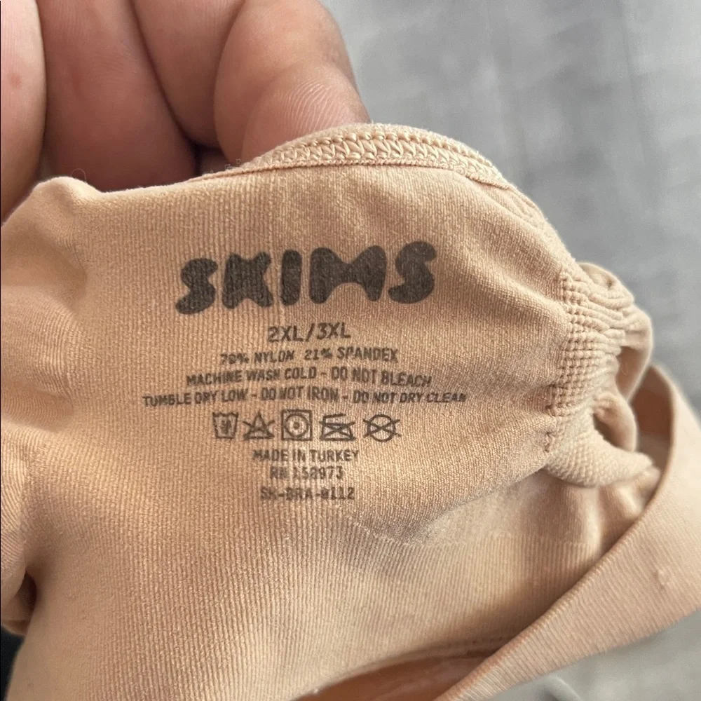 SKIMS Sculpting Bralette - Picture 3 of 5